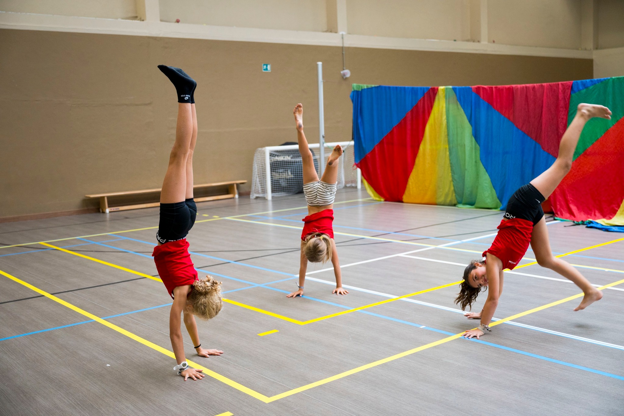 Handstand en acrobatiek op matten